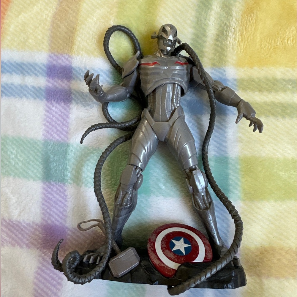Hasbro Playmation Ultron Marvel Avengers 7" Deluxe Villain Smart Action Figure